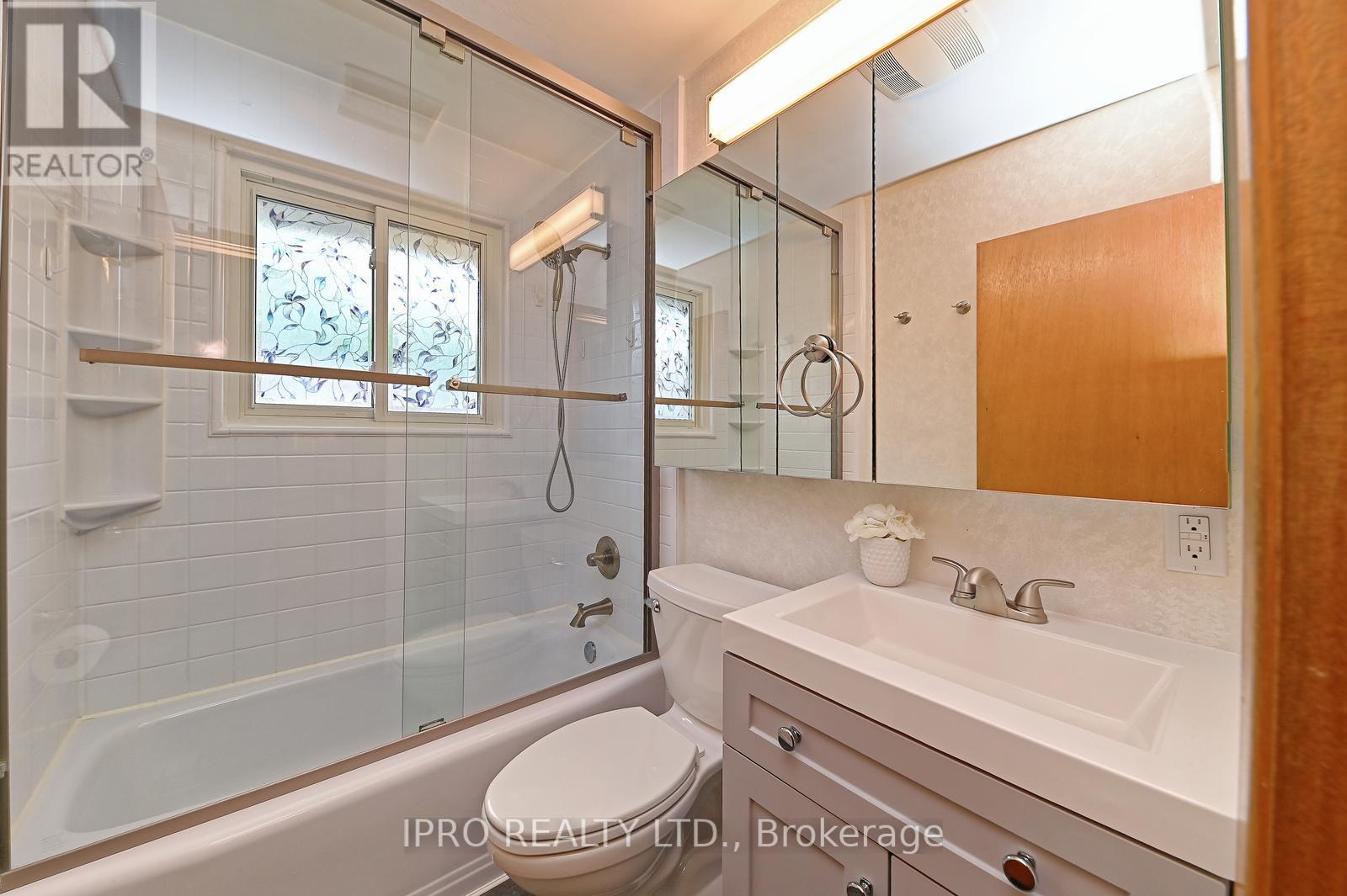 44 Moultrey Crescent, Halton Hills, Ontario  L7G 4N5 - Photo 14 - W12194147