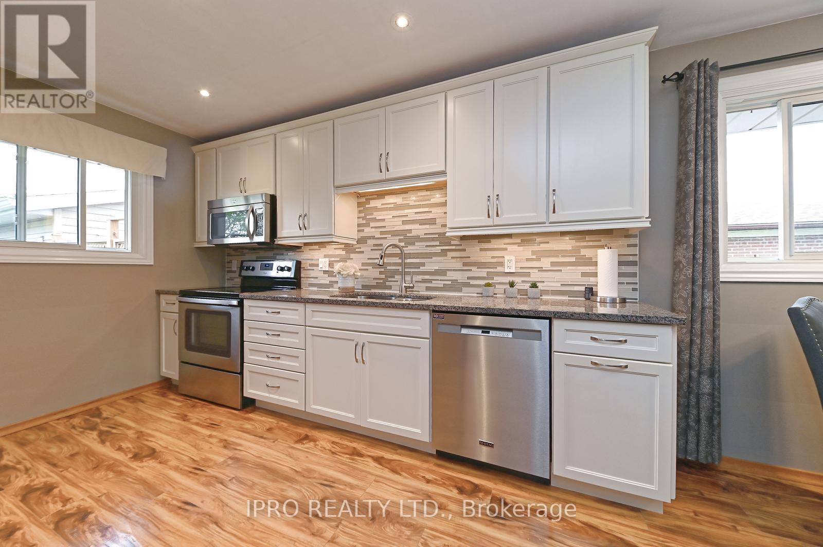 44 Moultrey Crescent, Halton Hills, Ontario  L7G 4N5 - Photo 3 - W12194147