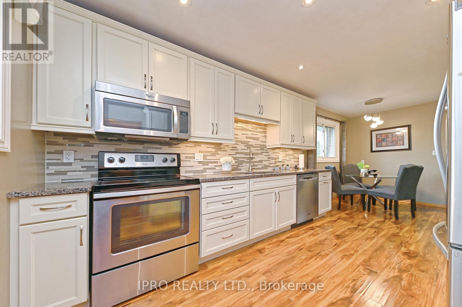 44 Moultrey Crescent, Halton Hills, Ontario  L7G 4N5 - Photo 4 - W12194147