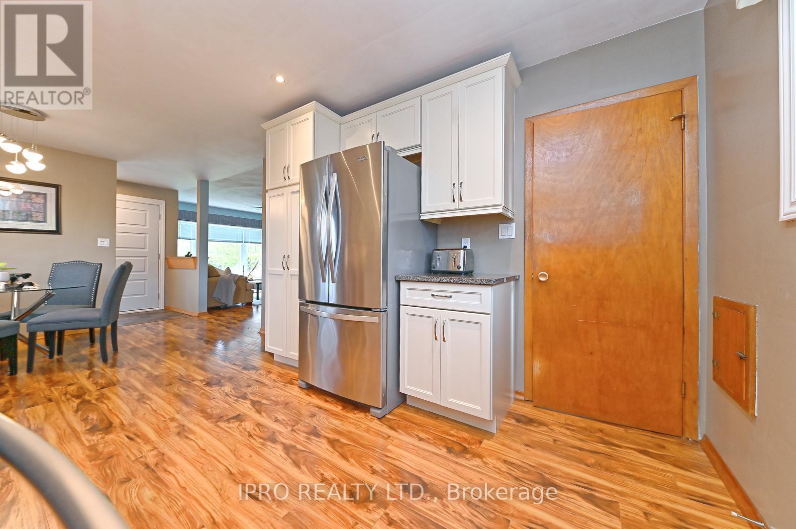 44 Moultrey Crescent, Halton Hills, Ontario  L7G 4N5 - Photo 5 - W12194147
