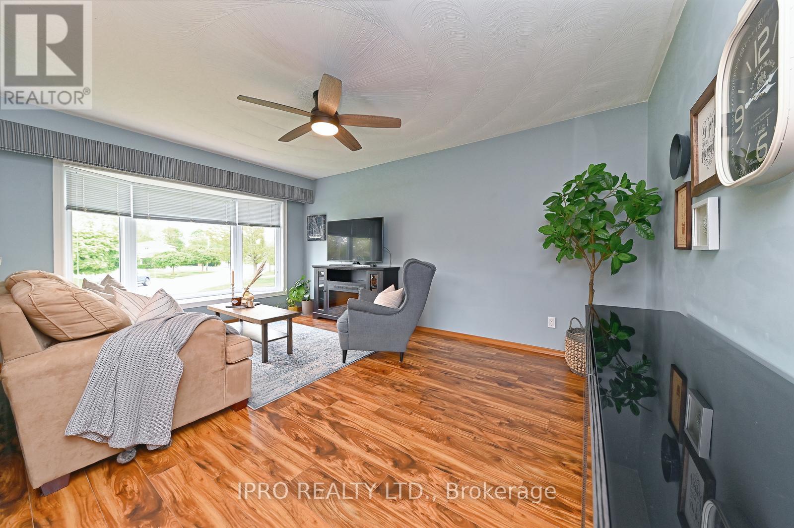 44 Moultrey Crescent, Halton Hills, Ontario  L7G 4N5 - Photo 6 - W12194147