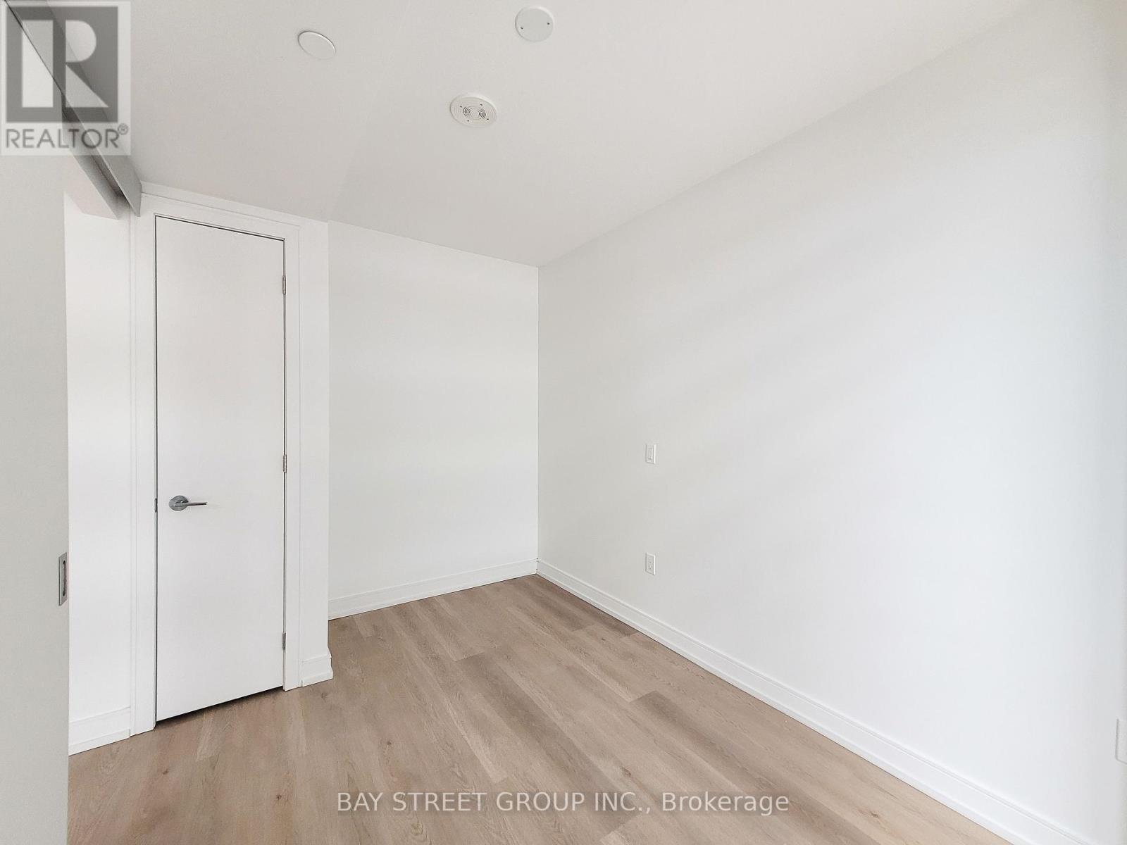 525 - 1 Jarvis Street, Hamilton, Ontario  L8R 1M2 - Photo 10 - X12194157