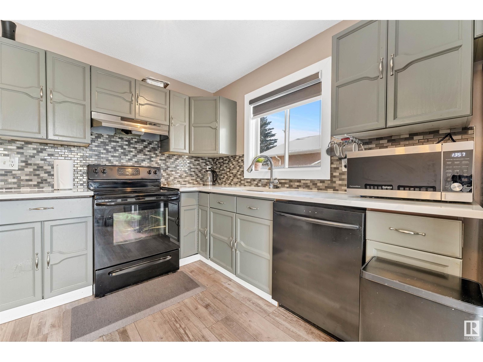 3552 12a Av Nw, Edmonton, Alberta  T6L 3L5 - Photo 12 - E4439338