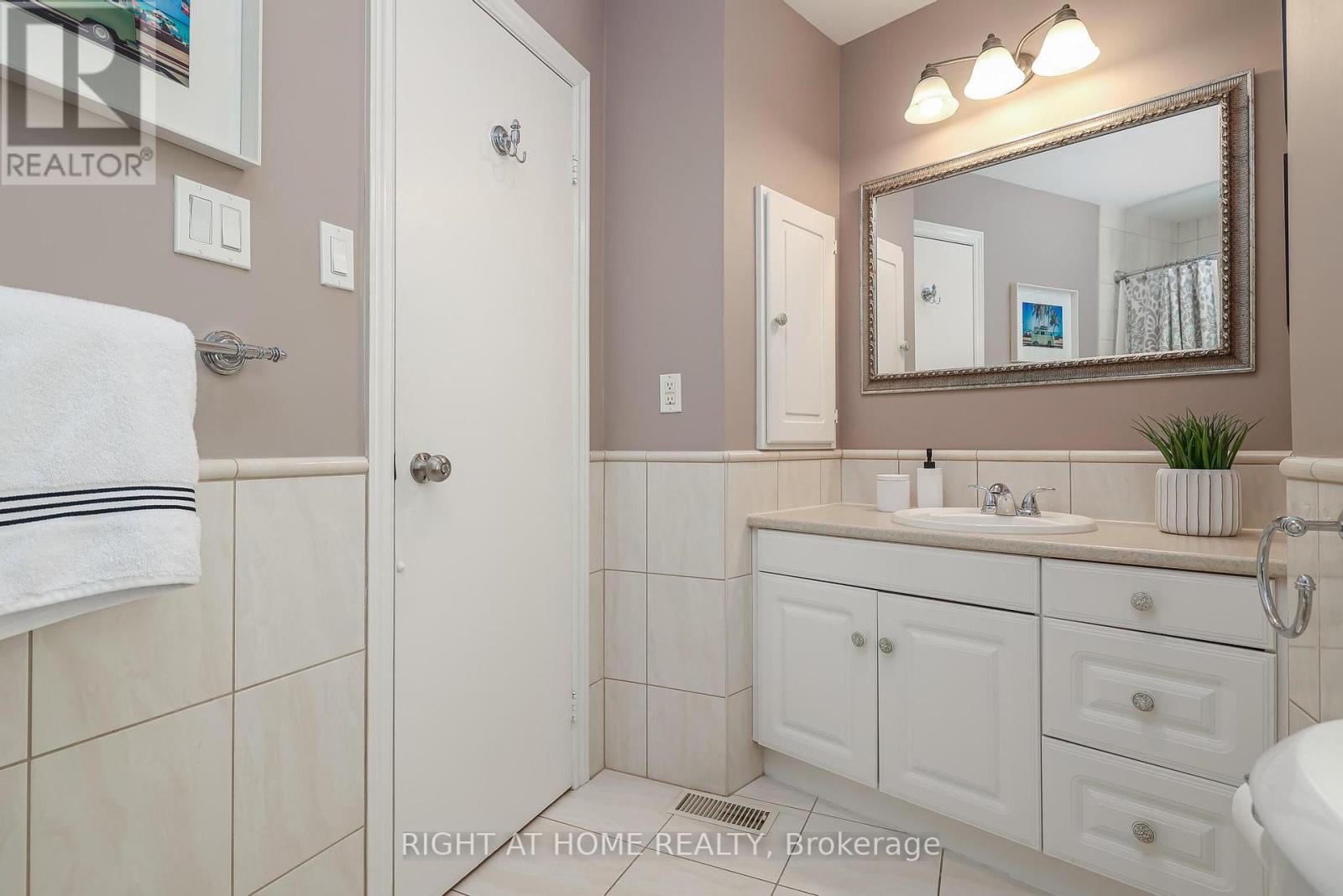 48 Porterfield Crescent, Markham, Ontario  L3T 4S7 - Photo 23 - N12194170