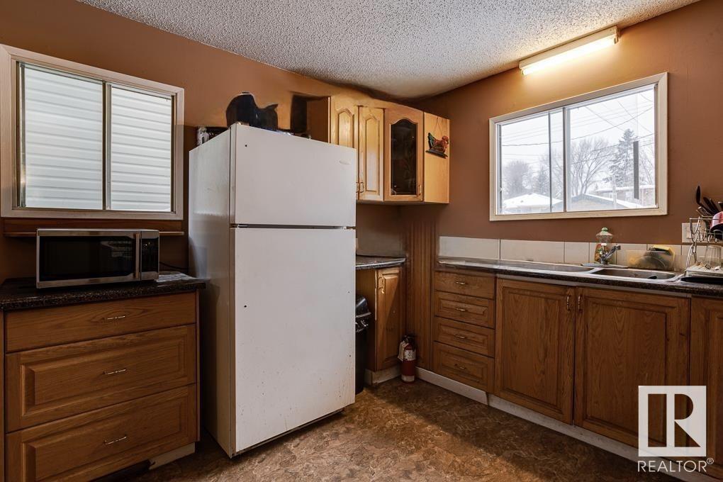 Property at 10934 76 AV NW image 4