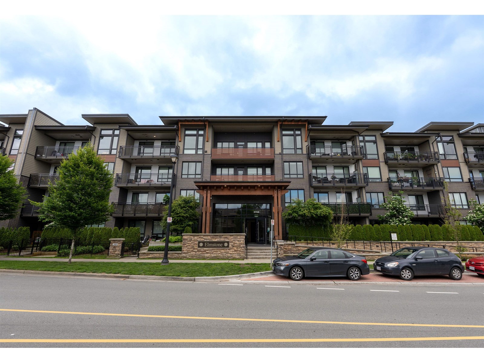 323 31158 Westridge Place, Abbotsford, British Columbia  V2T 0K5 - Photo 2 - R3010456