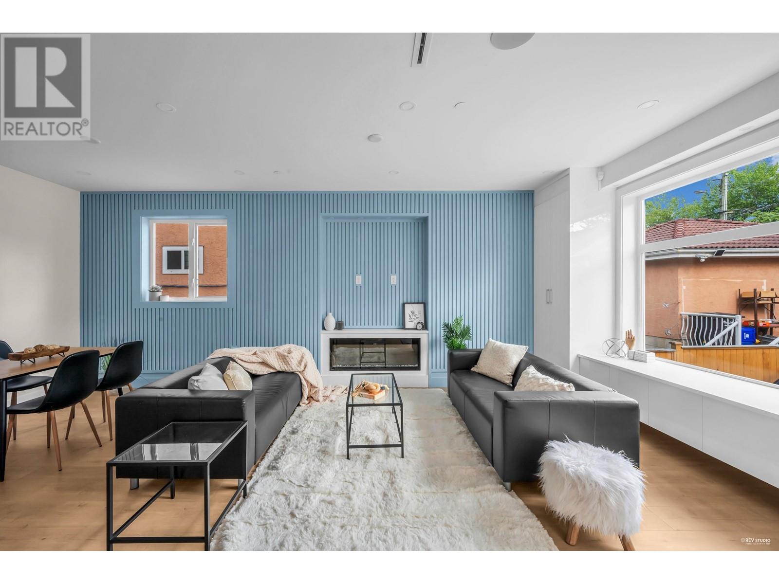 3 2512 E 22 AVENUE, Vancouver, British Columbia