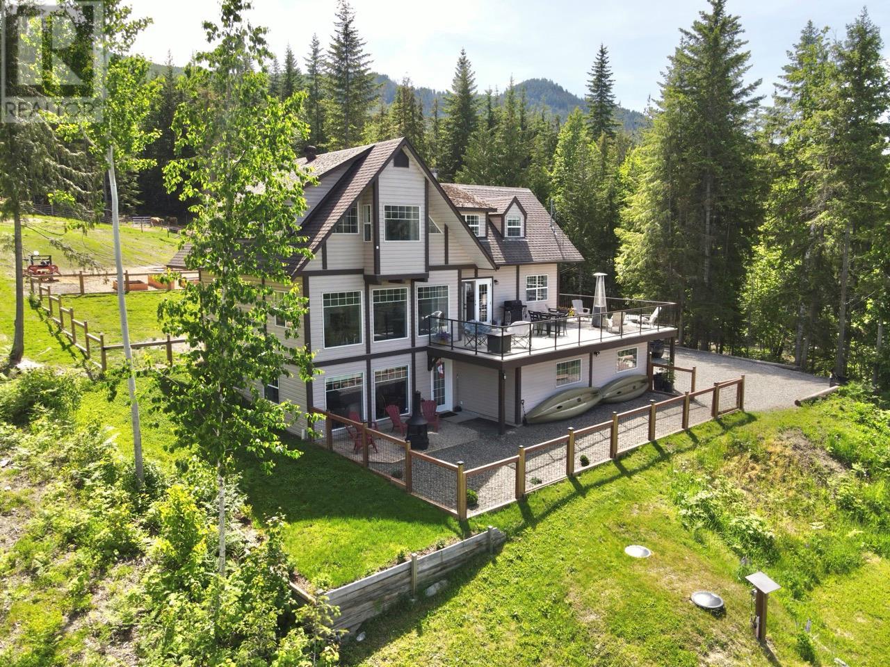 4784 Ivy Road, Eagle Bay, British Columbia
