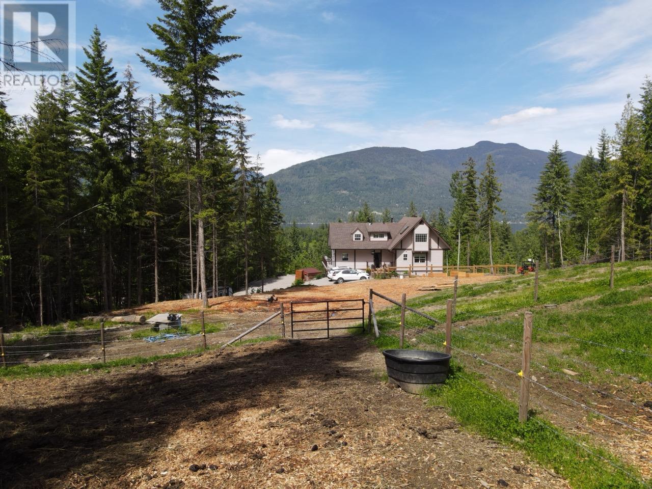 4784 Ivy Road, Eagle Bay, British Columbia  V0E 1T0 - Photo 8 - 10348965