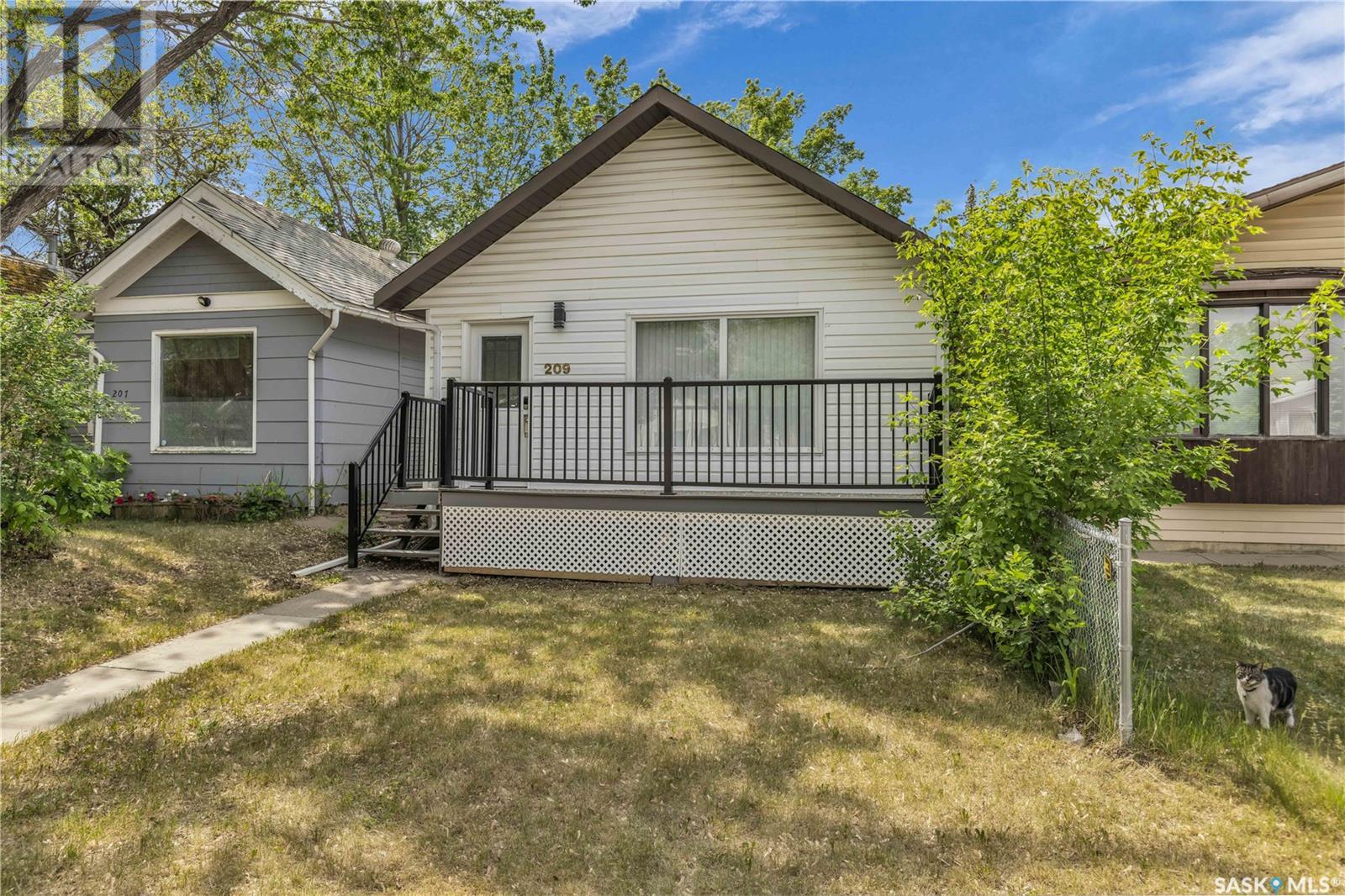 209 L Avenue N, Saskatoon, Saskatchewan  S7L 2P3 - Photo 2 - SK008147