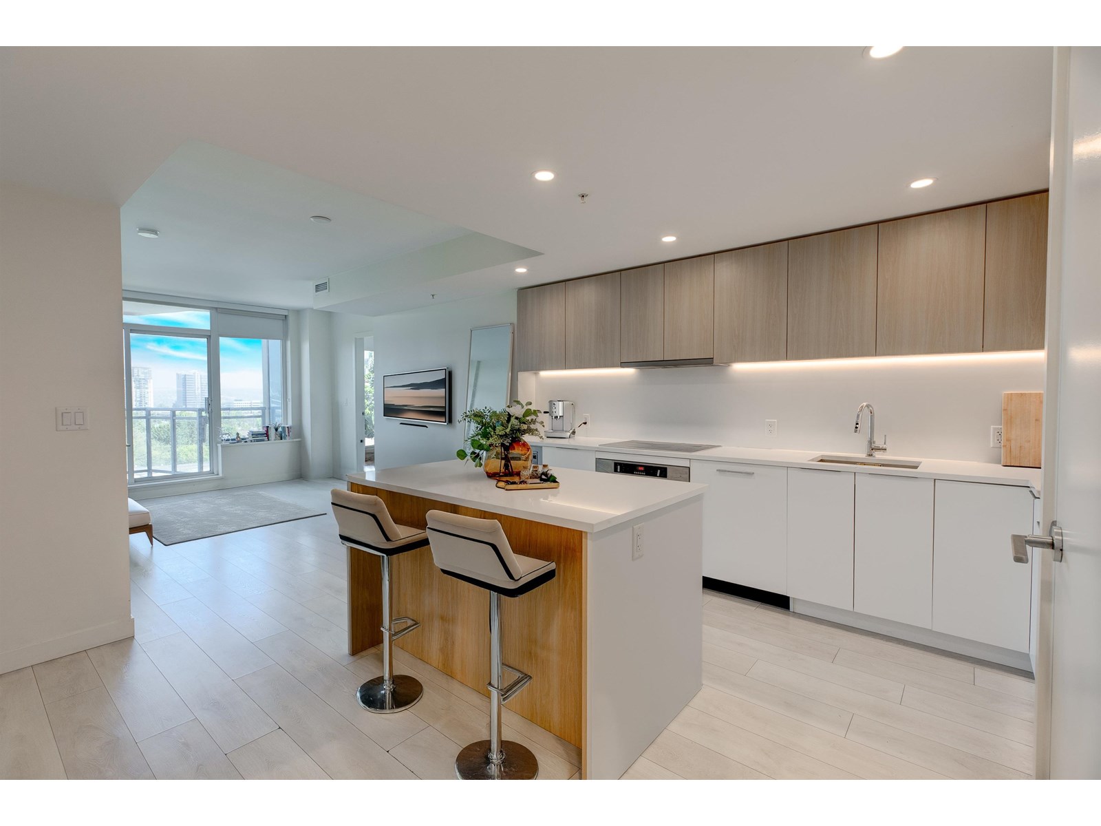 802 13318 104 Avenue, Surrey, British Columbia  V3T 0R2 - Photo 5 - R3011118