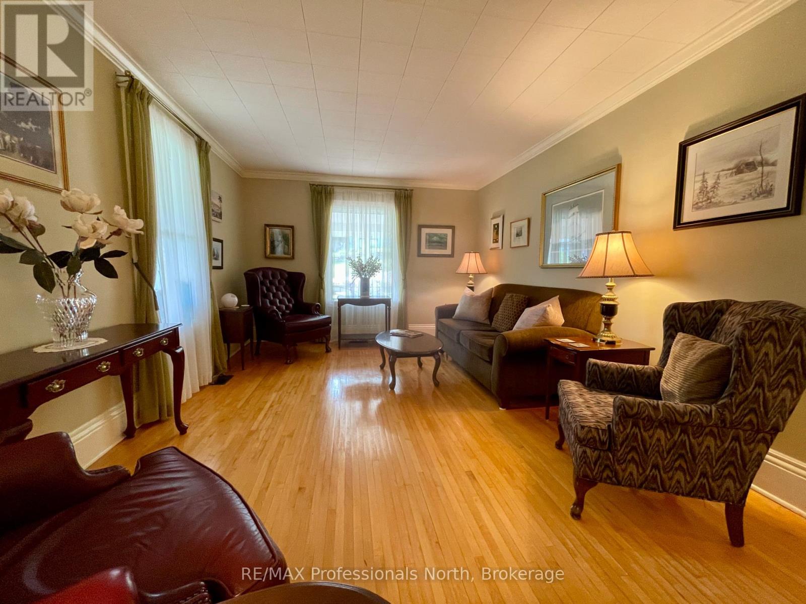 22 Lansdowne St W Street, Huntsville, Ontario  P1H 1W1 - Photo 10 - X12194249