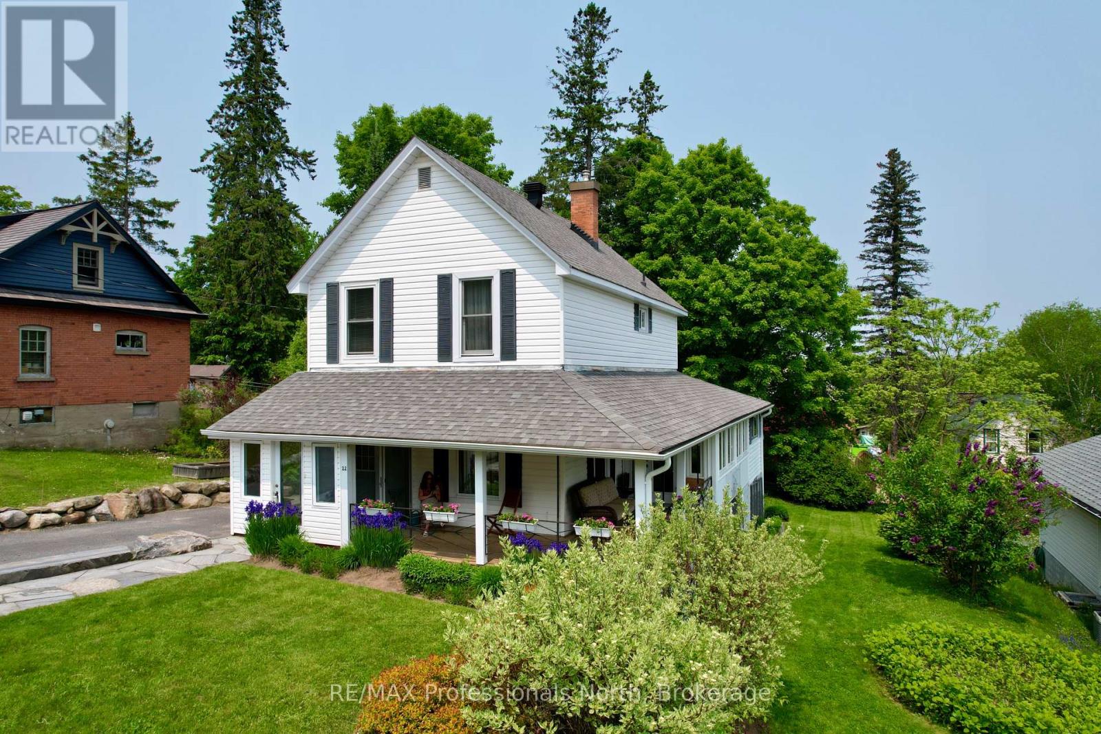 Property at 22 LANSDOWNE ST W STREET image 2