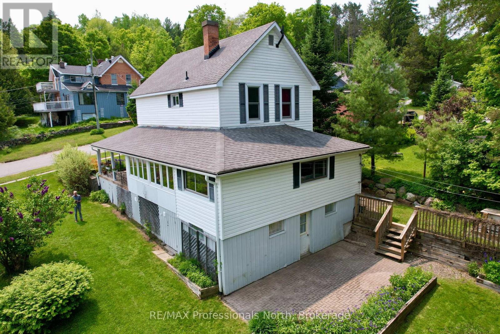Property at 22 LANSDOWNE ST W STREET image 3