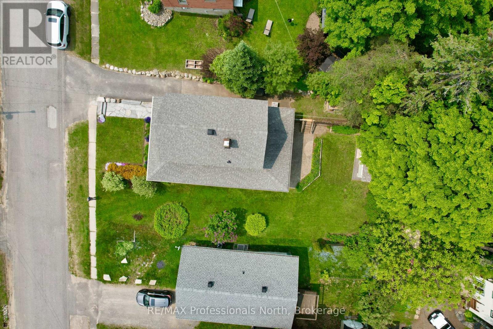 Property at 22 LANSDOWNE ST W STREET image 5