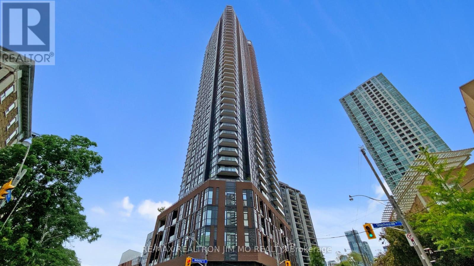 401 - 159 Wellesley Street E, Toronto, Ontario  M4Y 0H5 - Photo 1 - C12194179