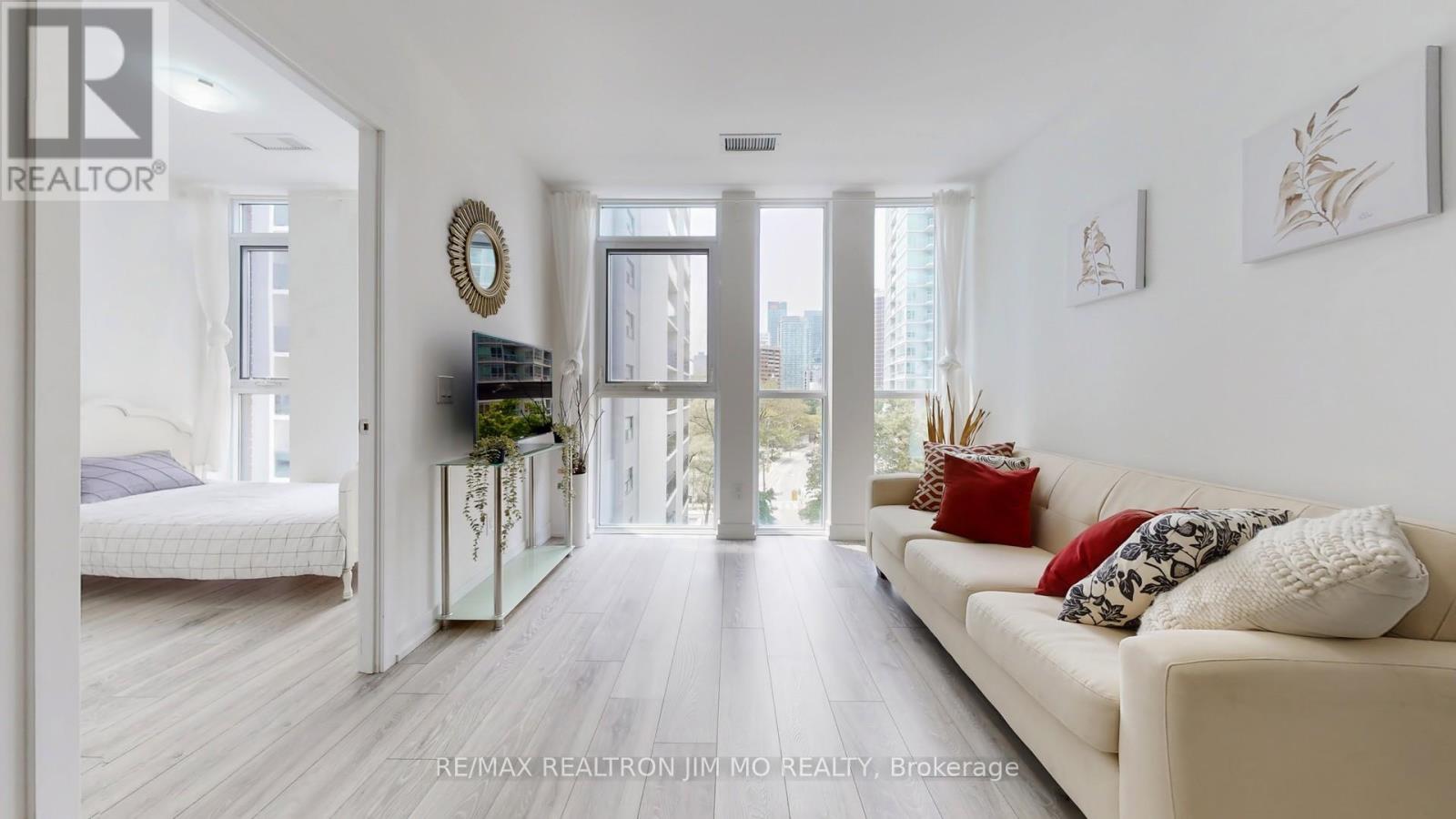 401 - 159 Wellesley Street E, Toronto, Ontario  M4Y 0H5 - Photo 8 - C12194179