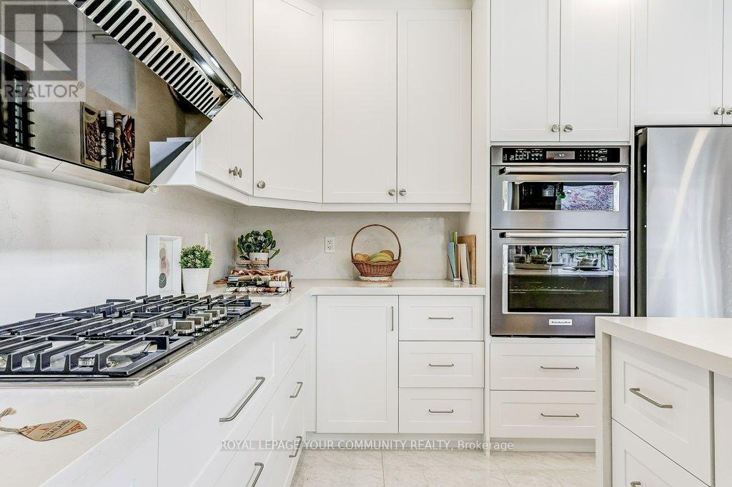 Property at 67 PONDMEDE CRESCENT image 3