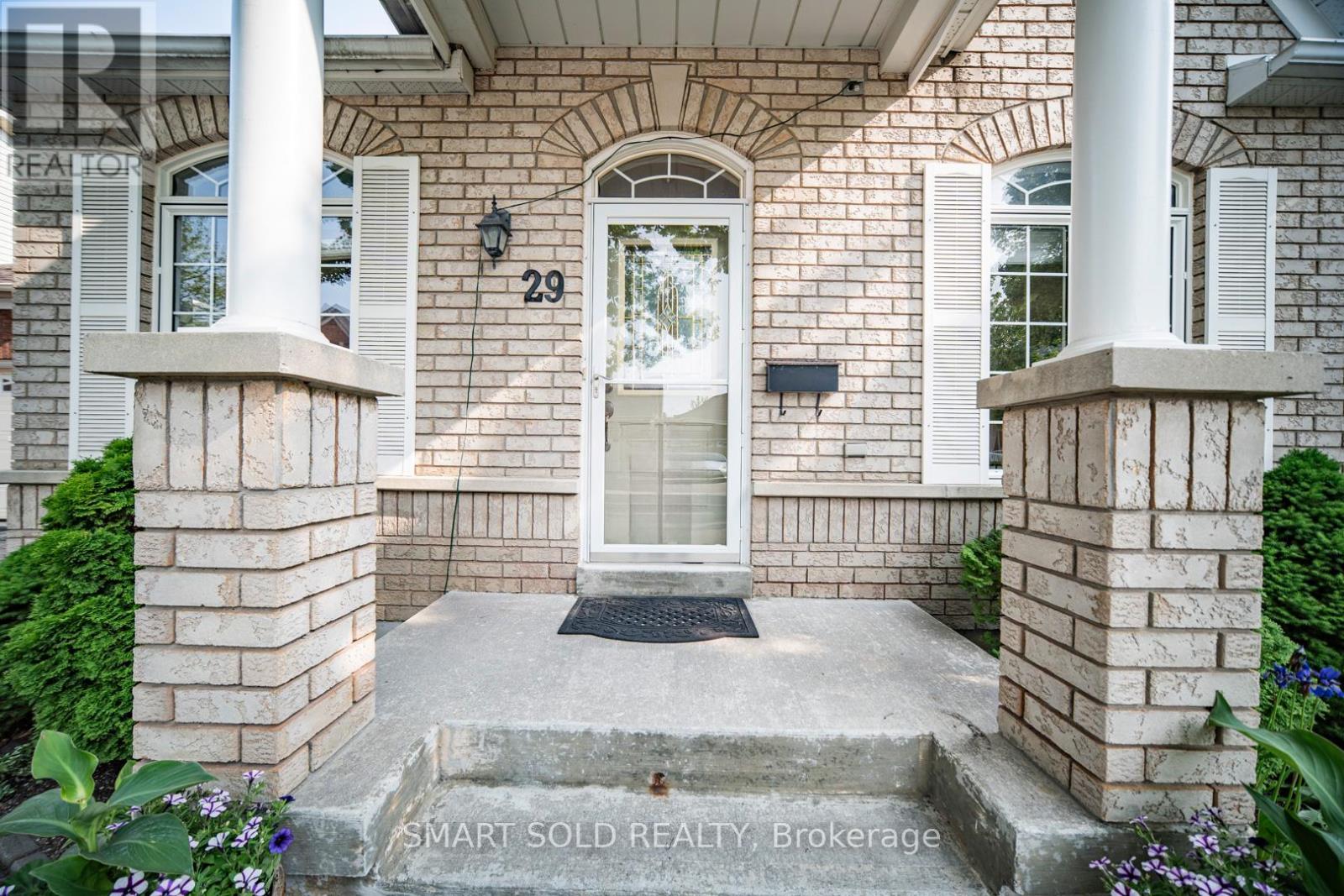 29 Cliveden Place, Markham, Ontario  L6C 2S4 - Photo 6 - N12194184