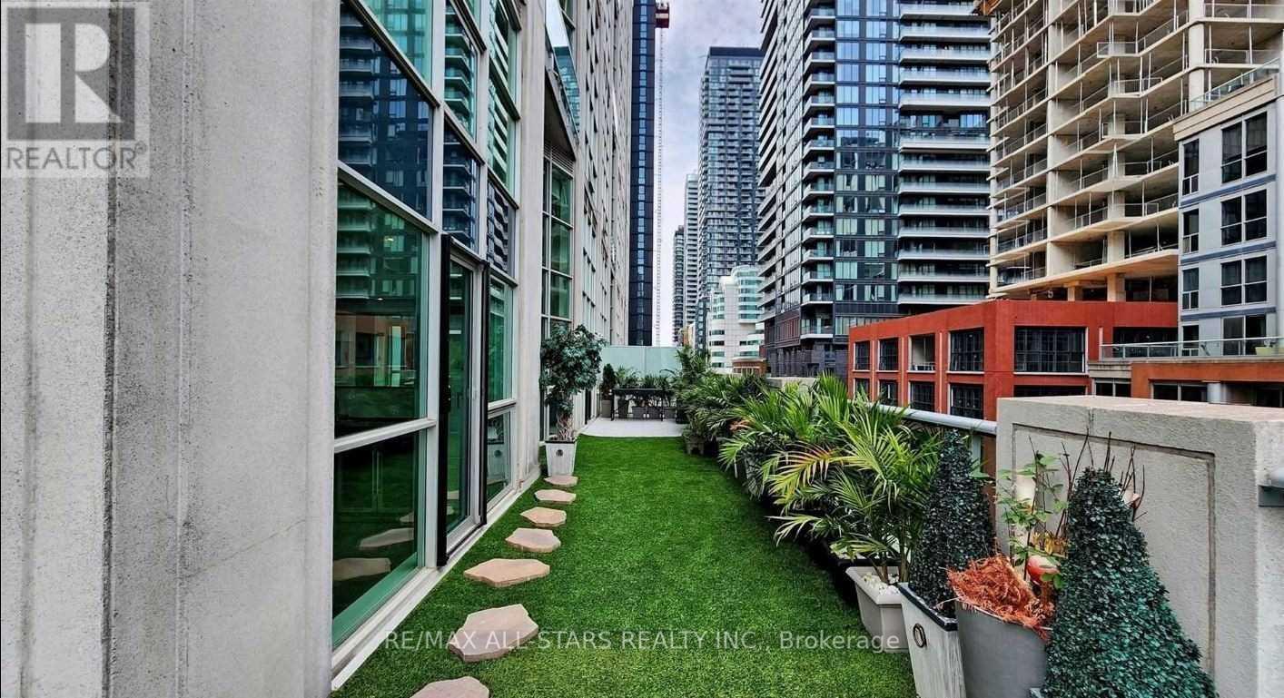 711/712 - 36 Blue Jays Way, Toronto, Ontario  M5V 3T3 - Photo 24 - C12077493