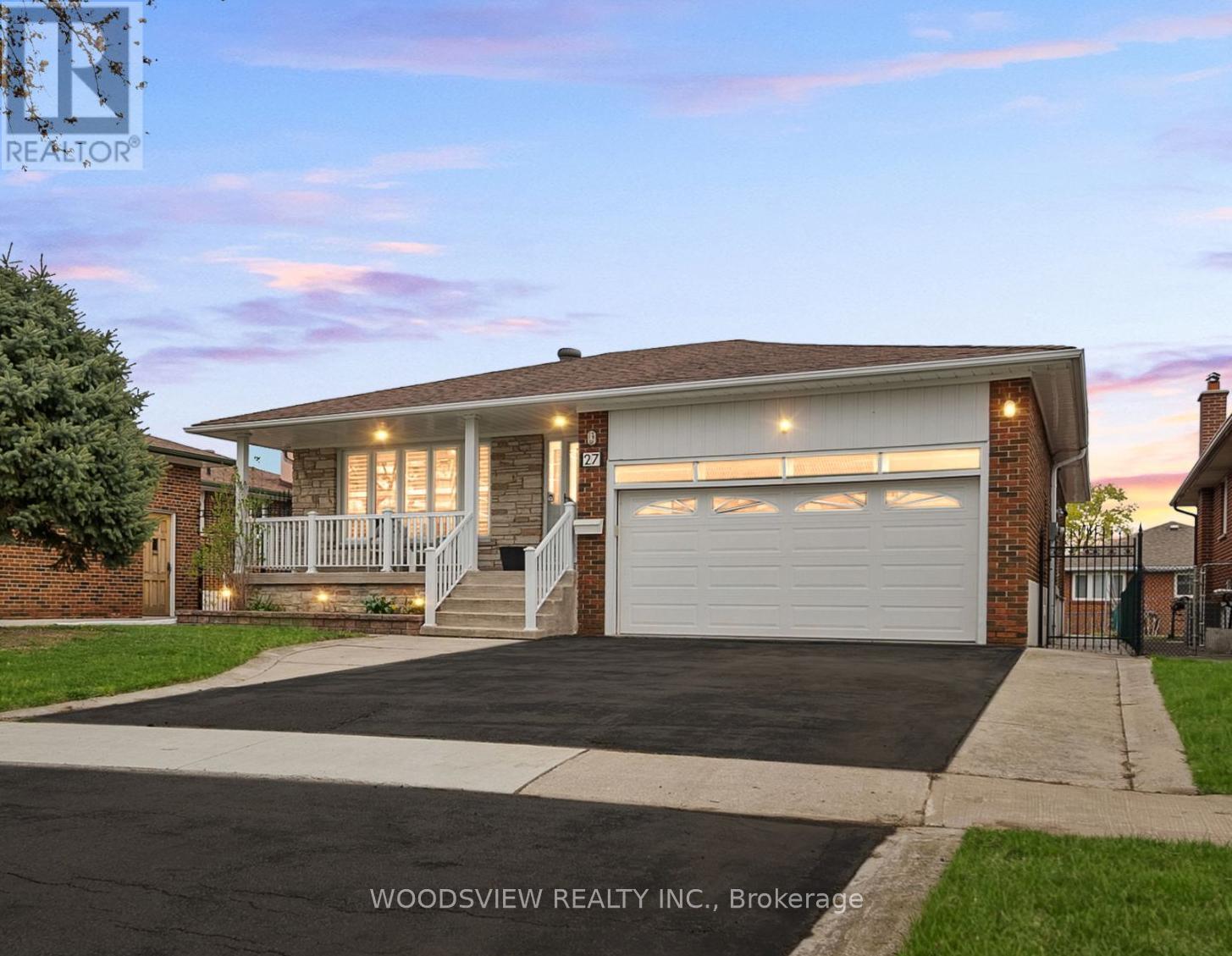 27 BOWHILL CRESCENT, Toronto, Ontario