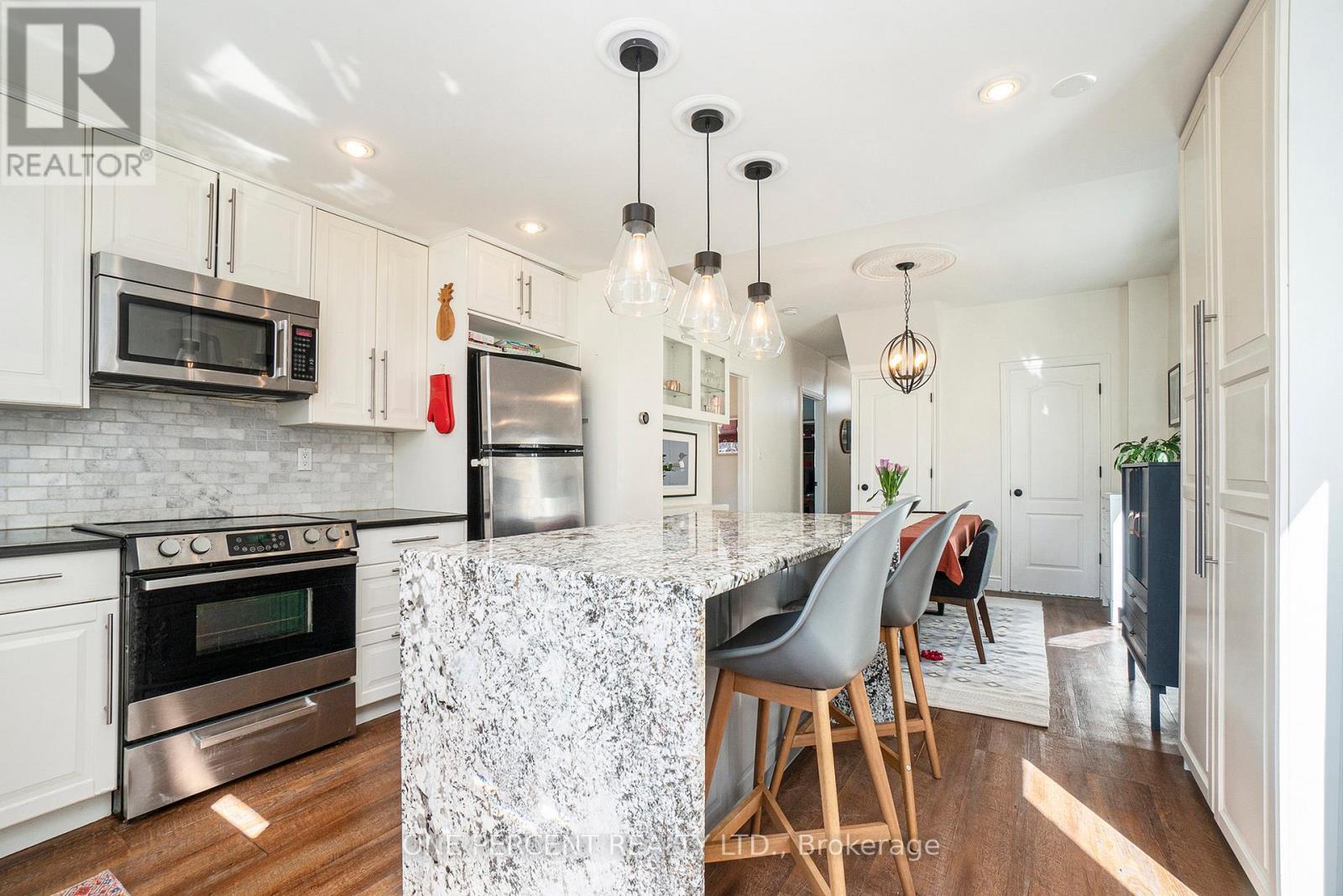 266 Bradley Avenue, Ottawa, Ontario  K1L 7E9 - Photo 10 - X12194215