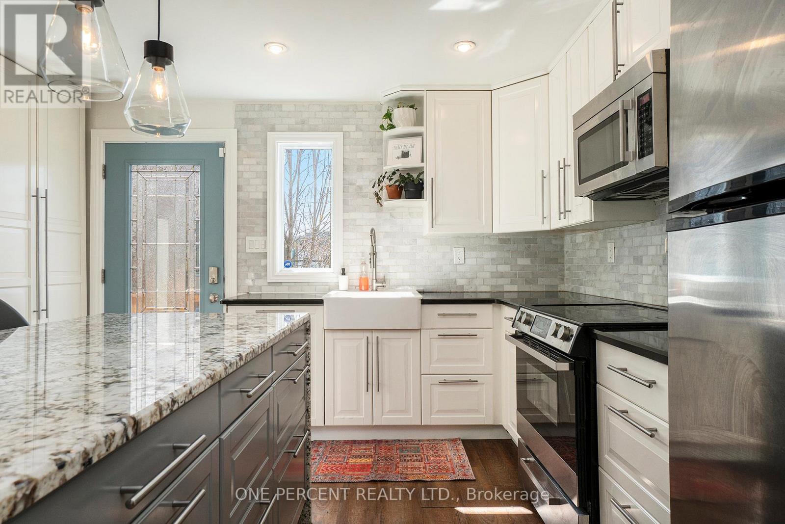 266 Bradley Avenue, Ottawa, Ontario  K1L 7E9 - Photo 11 - X12194215