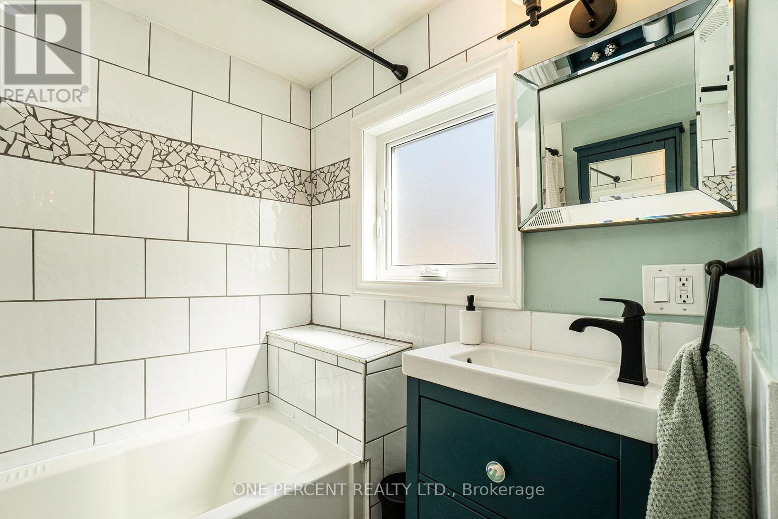 266 Bradley Avenue, Ottawa, Ontario  K1L 7E9 - Photo 16 - X12194215