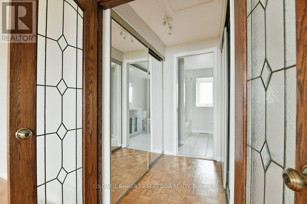 202 Kehoe Street, Ottawa, Ontario  K2B 6A5 - Photo 11 - X12194256