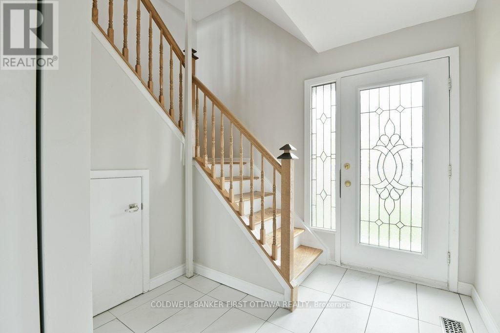 202 Kehoe Street, Ottawa, Ontario  K2B 6A5 - Photo 2 - X12194256