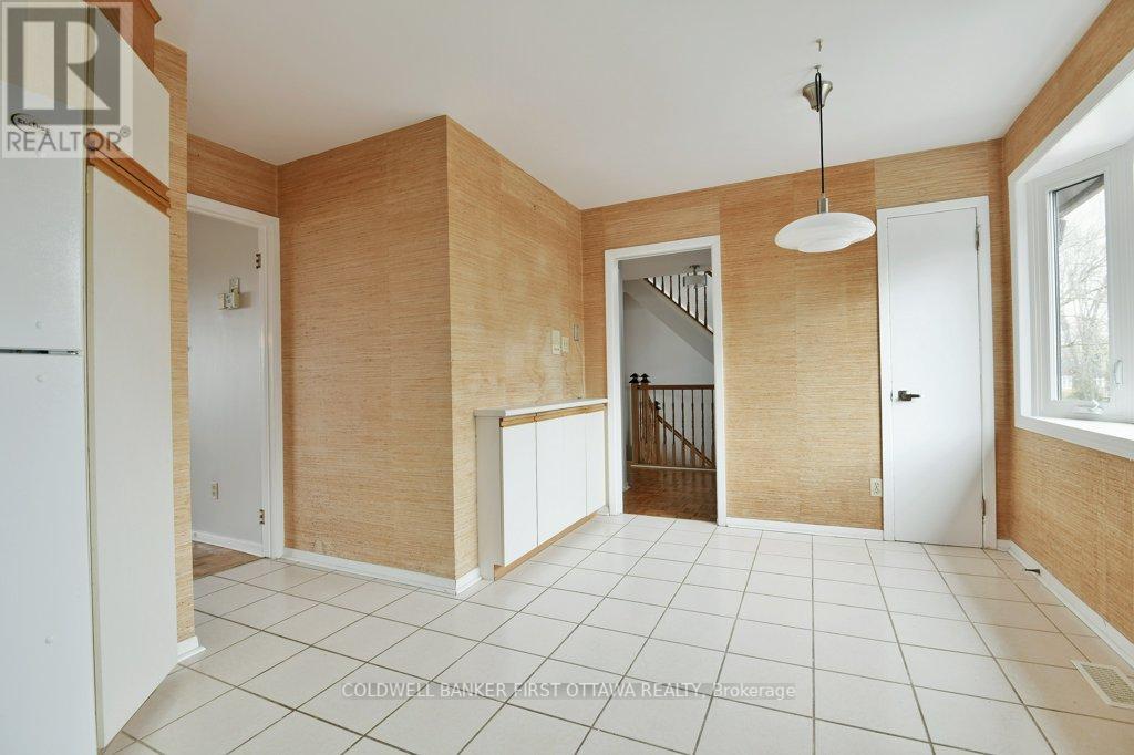202 Kehoe Street, Ottawa, Ontario  K2B 6A5 - Photo 9 - X12194256