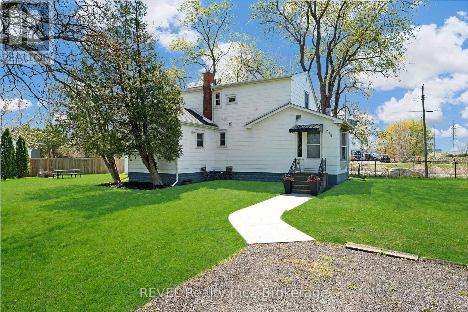 239 BECKEN CRESCENT, Welland, Ontario