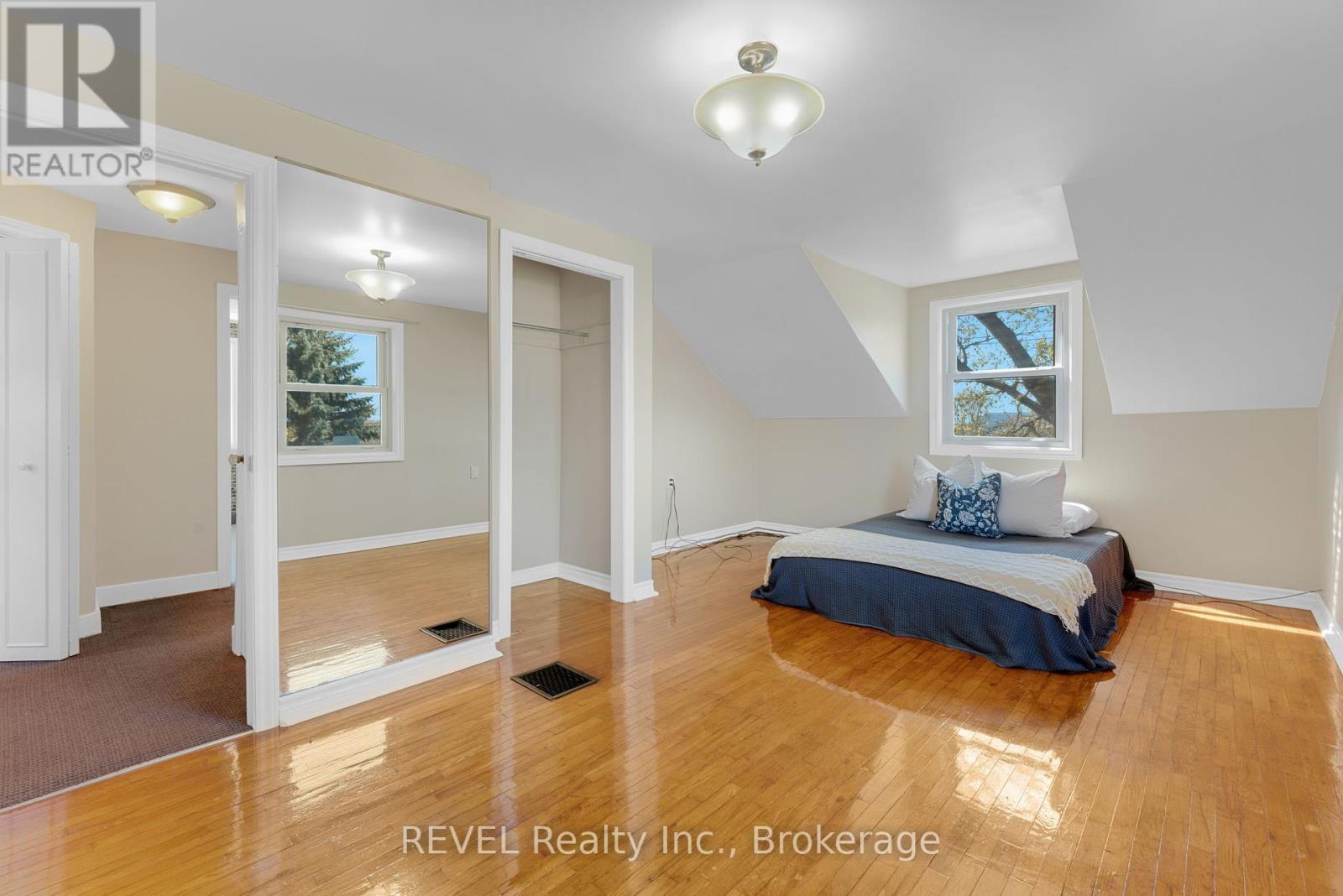 239 Becken Crescent, Welland, Ontario  L3B 5N4 - Photo 24 - X12194233