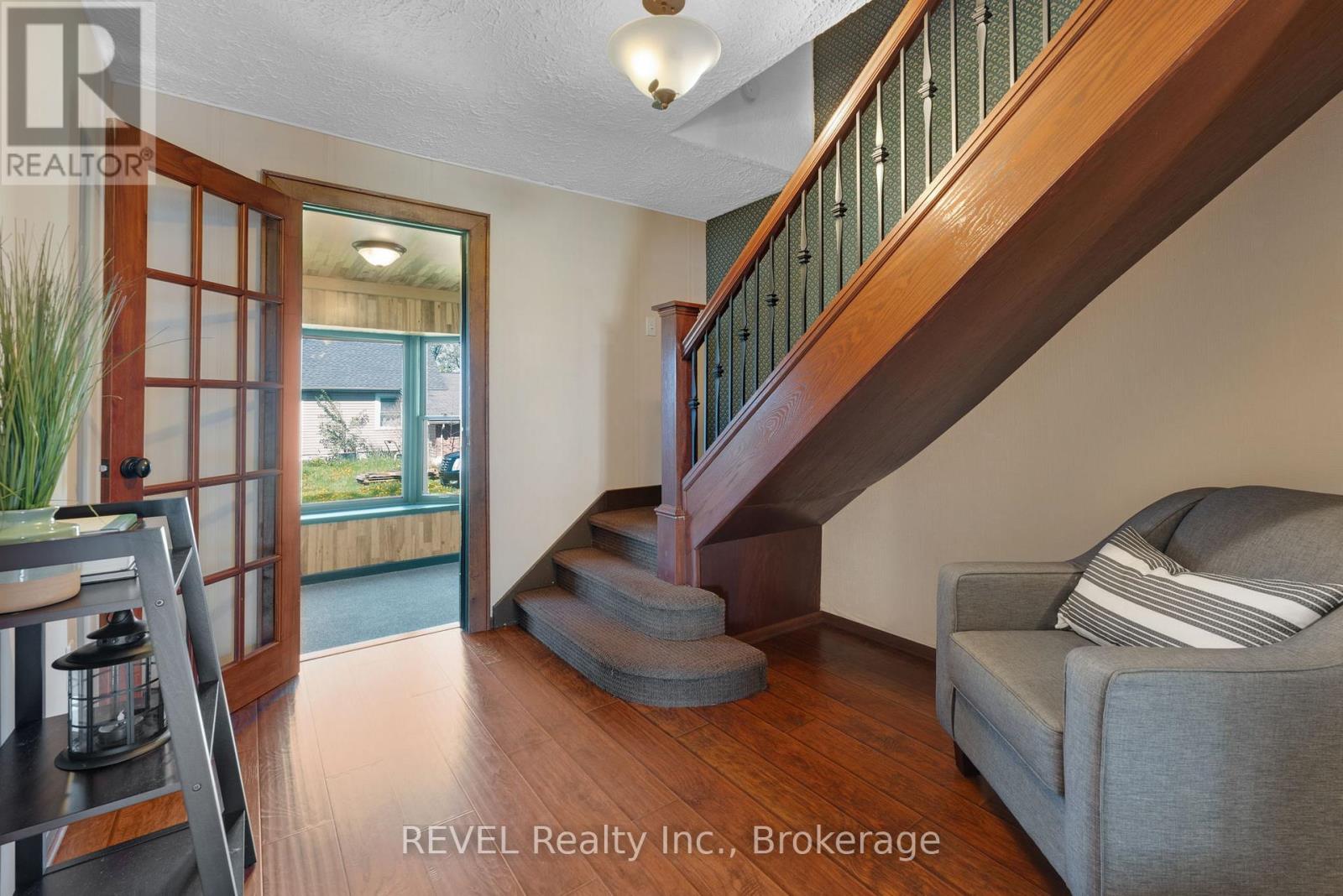 239 Becken Crescent, Welland, Ontario  L3B 5N4 - Photo 8 - X12194233
