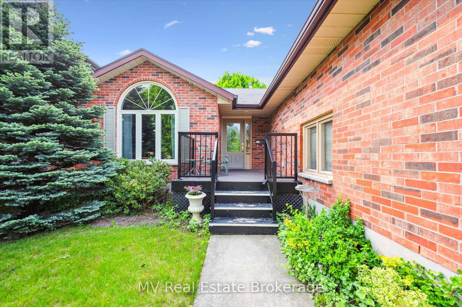 524 Walker Street, Centre Wellington, Ontario  N1M 3J1 - Photo 3 - X12194268