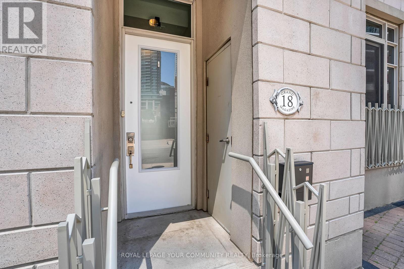 Town House 8 - 18 Grand Magazine Street, Toronto, Ontario  M5V 1B4 - Photo 3 - C12194244