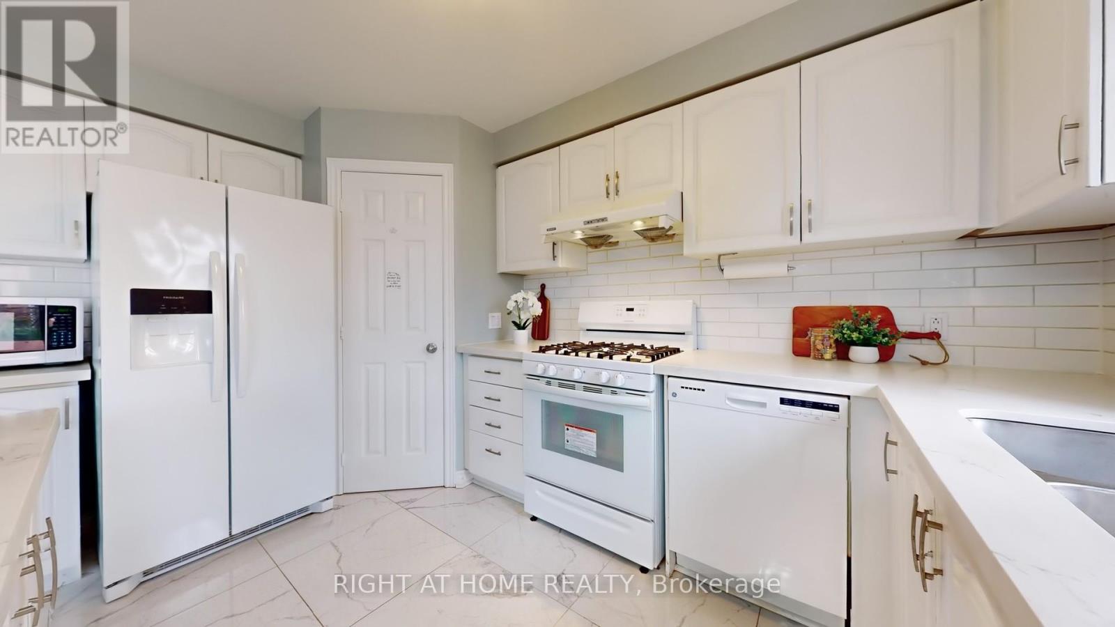 893 Sundance Circle, Oshawa, Ontario  L1J 8P1 - Photo 16 - E12194245
