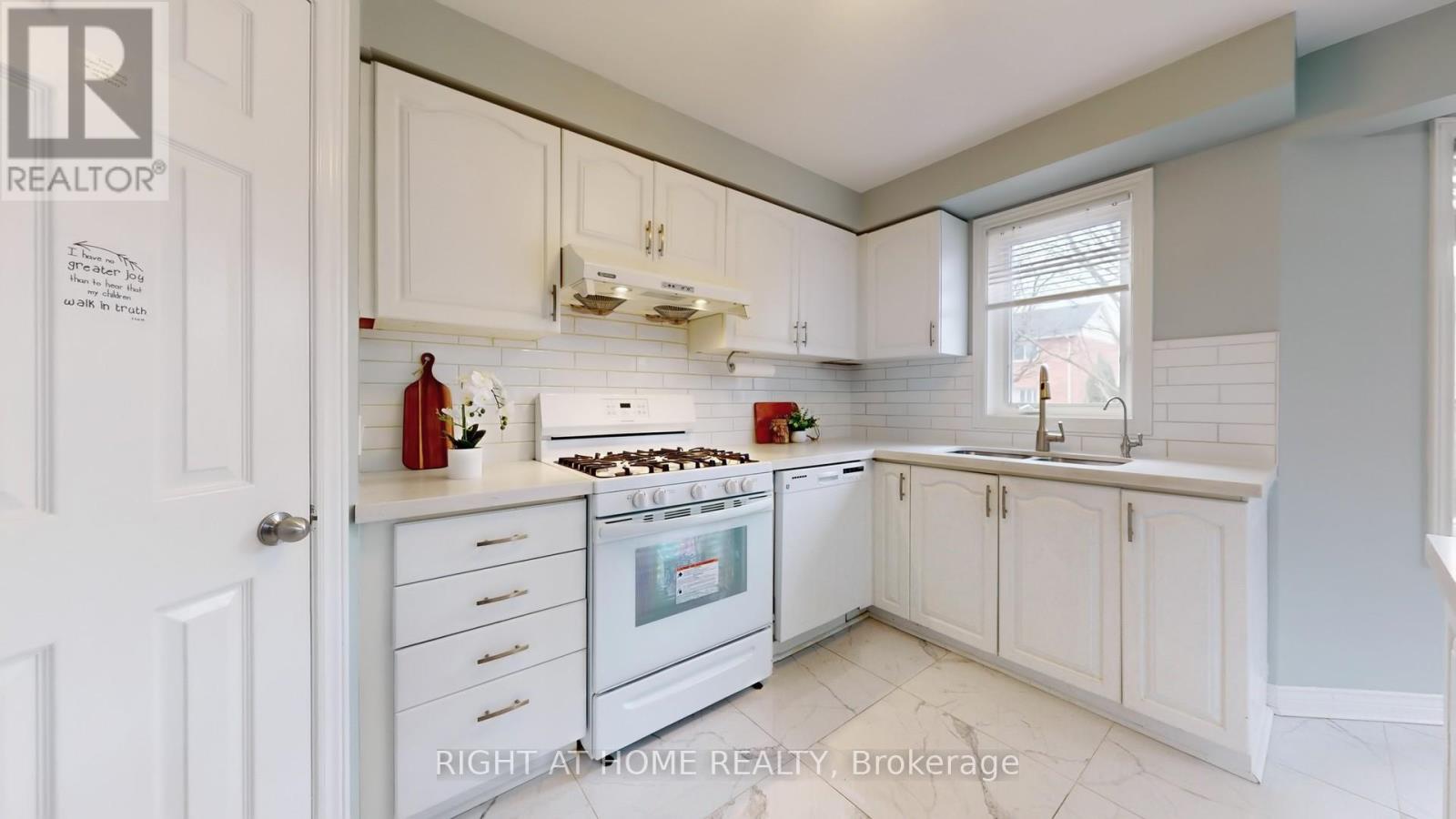 893 Sundance Circle, Oshawa, Ontario  L1J 8P1 - Photo 17 - E12194245