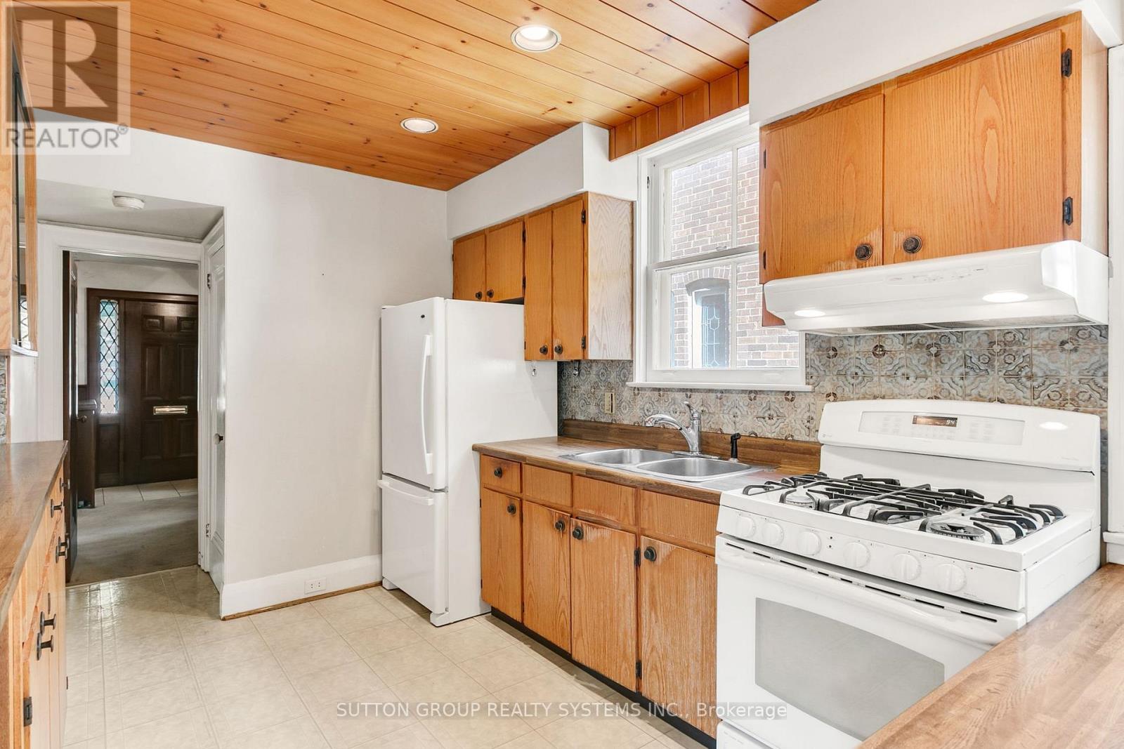 34 Old Mill Drive, Toronto, Ontario  M6A 4J9 - Photo 11 - W12194220