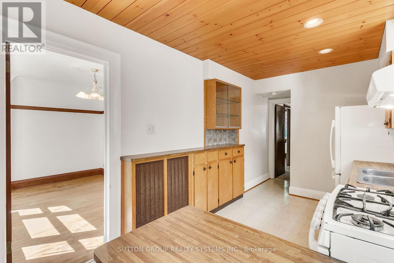 34 Old Mill Drive, Toronto, Ontario  M6A 4J9 - Photo 12 - W12194220