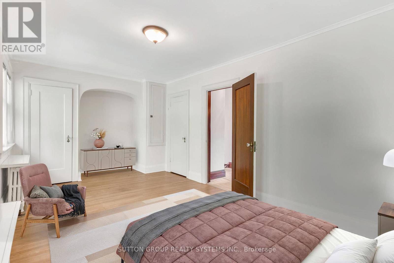 34 Old Mill Drive, Toronto, Ontario  M6A 4J9 - Photo 15 - W12194220