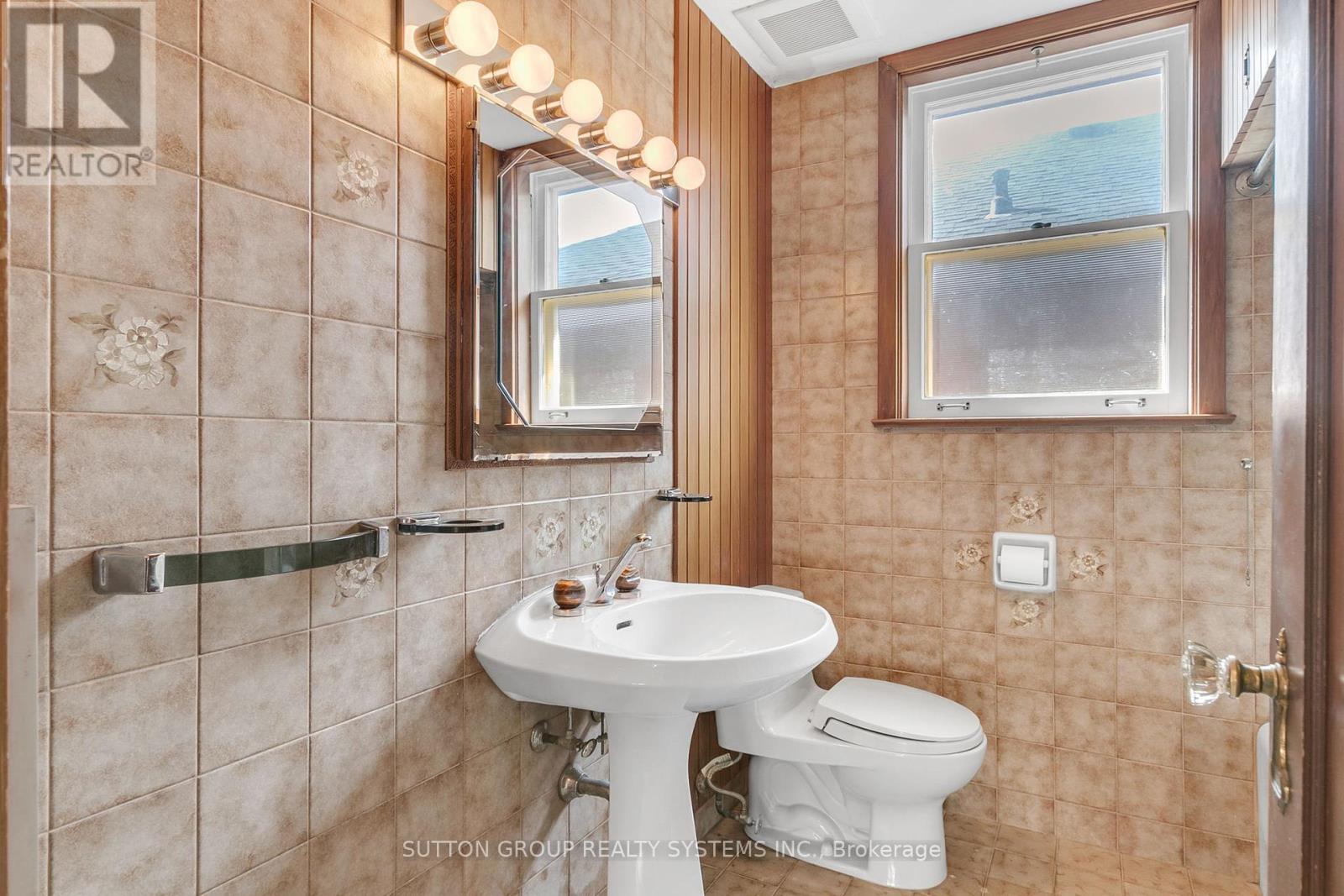 34 Old Mill Drive, Toronto, Ontario  M6A 4J9 - Photo 20 - W12194220