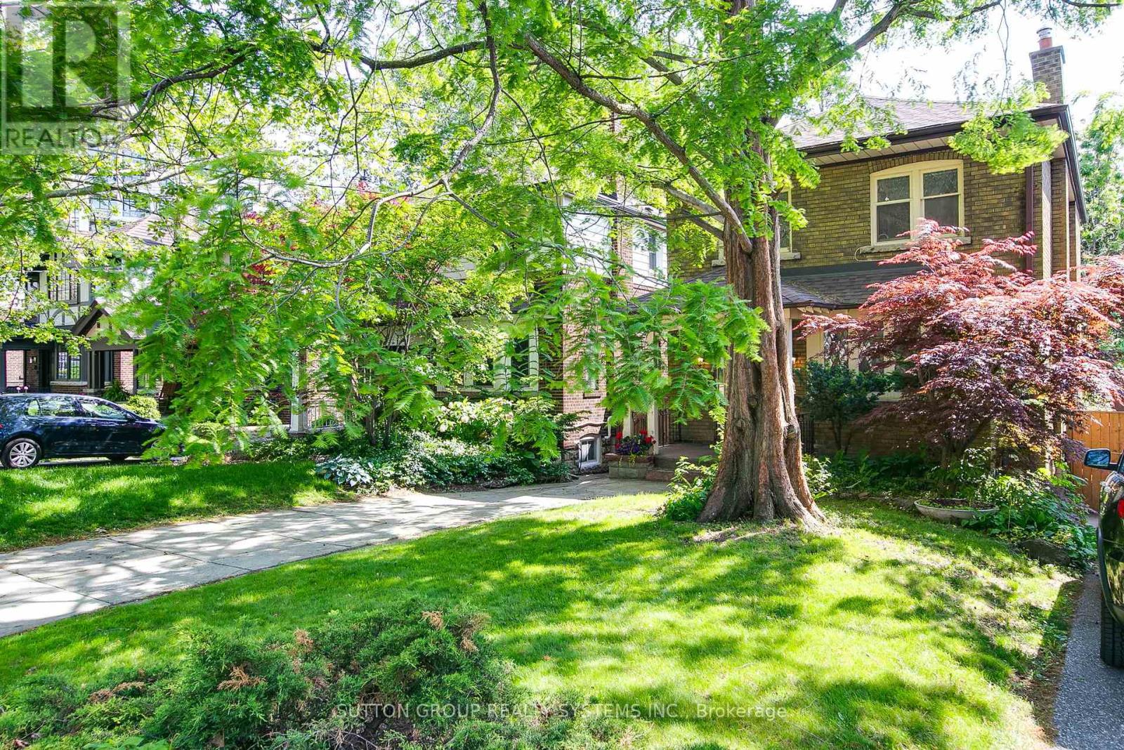 34 Old Mill Drive, Toronto, Ontario  M6A 4J9 - Photo 3 - W12194220