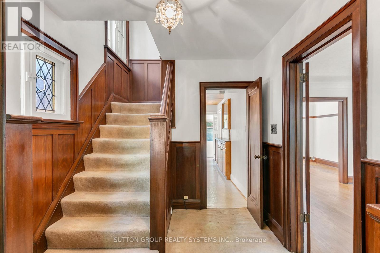 34 Old Mill Drive, Toronto, Ontario  M6A 4J9 - Photo 4 - W12194220