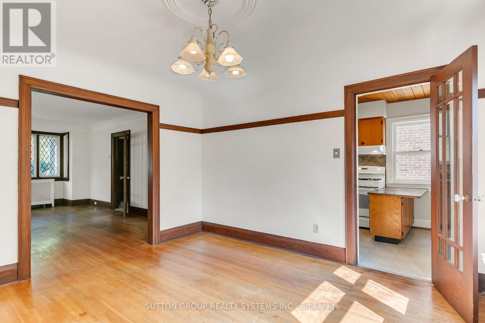 34 Old Mill Drive, Toronto, Ontario  M6A 4J9 - Photo 9 - W12194220