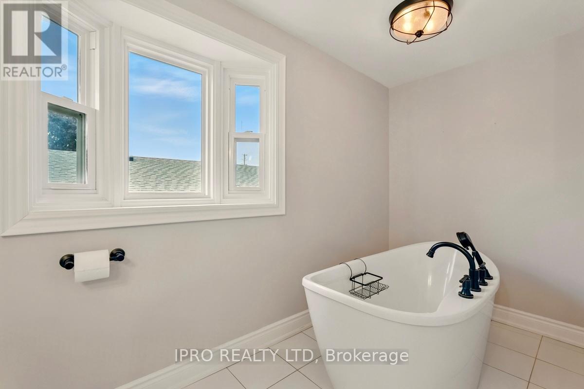 27 Caldwell Crescent, Brampton (Brampton East), Ontario  L6W 1A2 - Photo 25 - W12194255