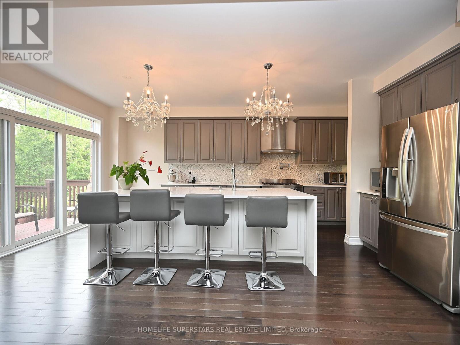 41 Provost Avenue, Brampton, Ontario  L6Y 6E8 - Photo 8 - W12194263