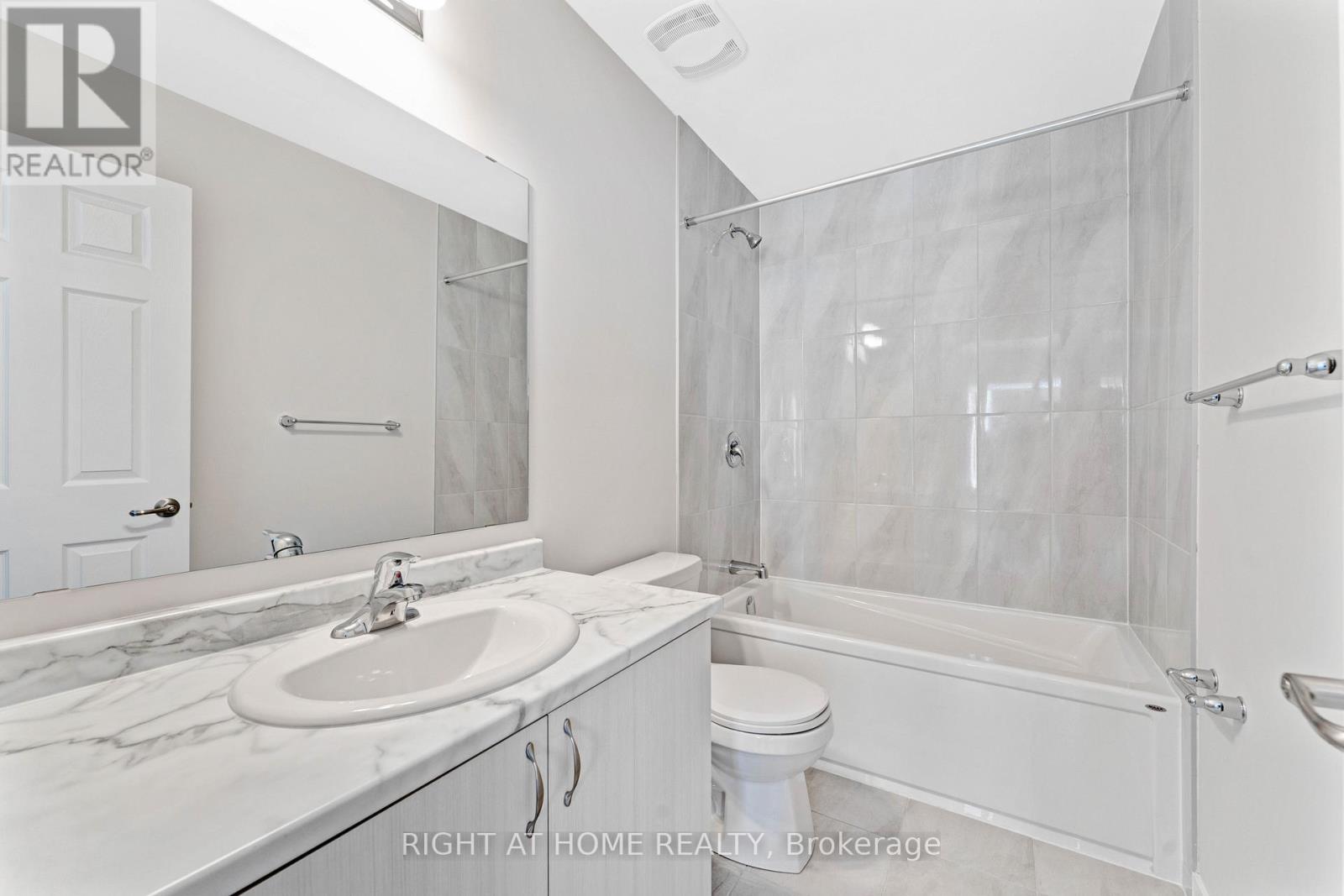 705 Quilter Row, Ottawa, Ontario  K0A 2Z0 - Photo 13 - X12194197