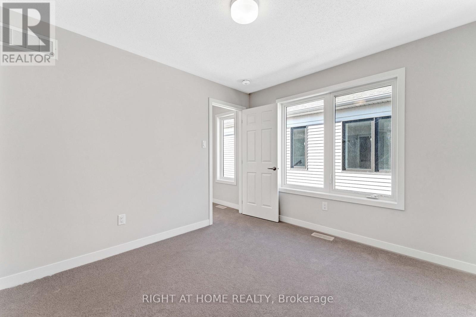 705 Quilter Row, Ottawa, Ontario  K0A 2Z0 - Photo 14 - X12194197