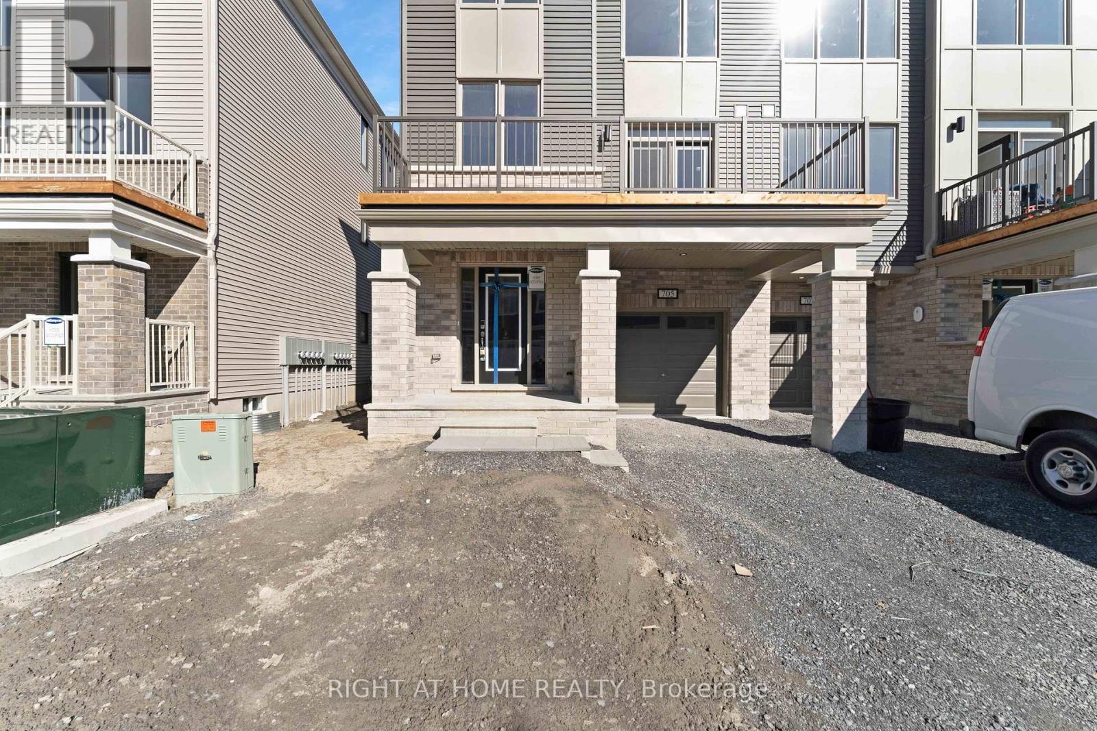 705 Quilter Row, Ottawa, Ontario  K0A 2Z0 - Photo 2 - X12194197